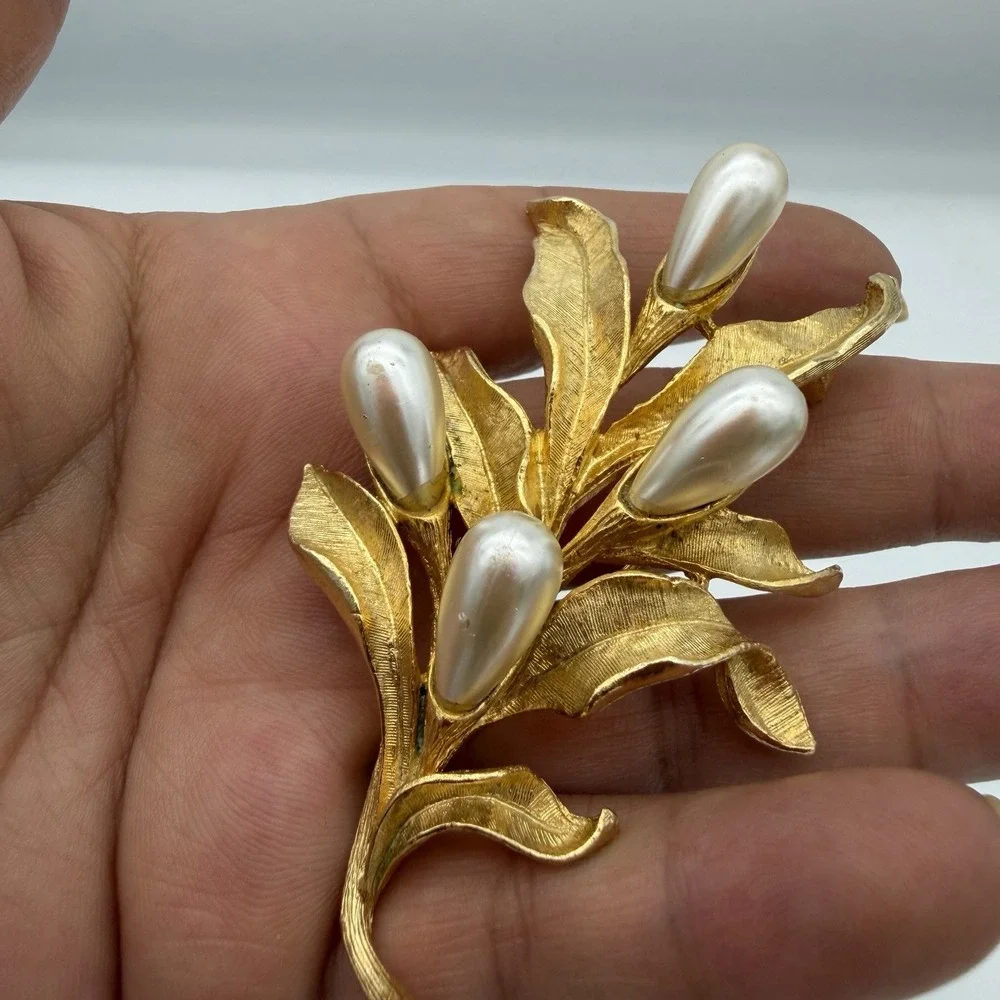 Vintage Signed ART Arthur Pepper Brooch Earring Set Baroque Faux Pearl Gold Tone